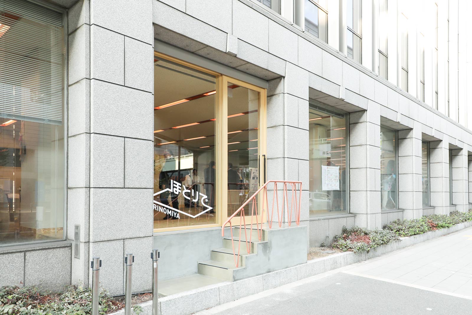 호토리데 · 1층은 무료로 열려 있고, 티켓을 받는 층은 그 아래다. ⓒUR都市機構 うちまちだんち