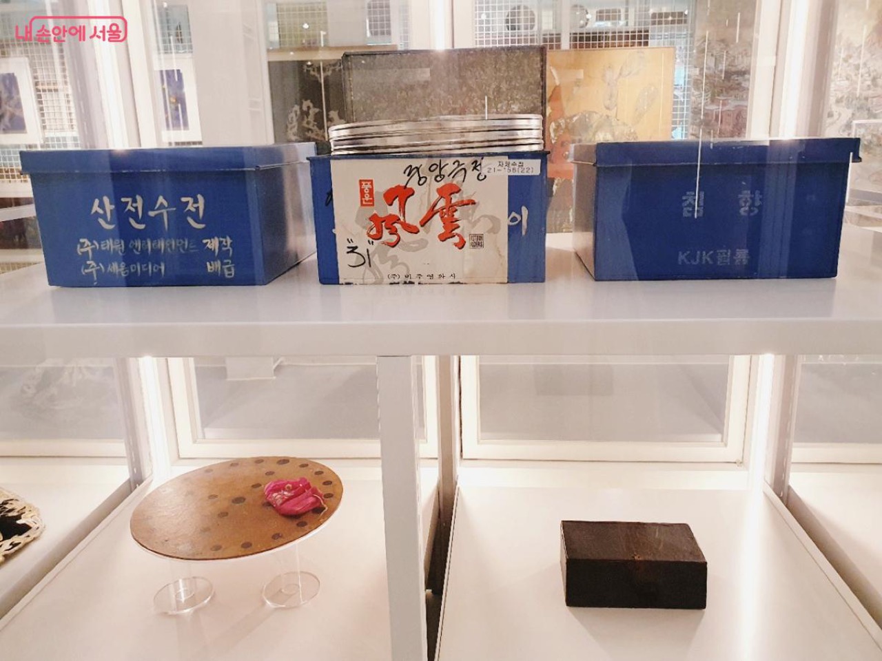 箱ごと · 古い映画フィルムは保管箱ごと置かれた。ⓒソウル特別市