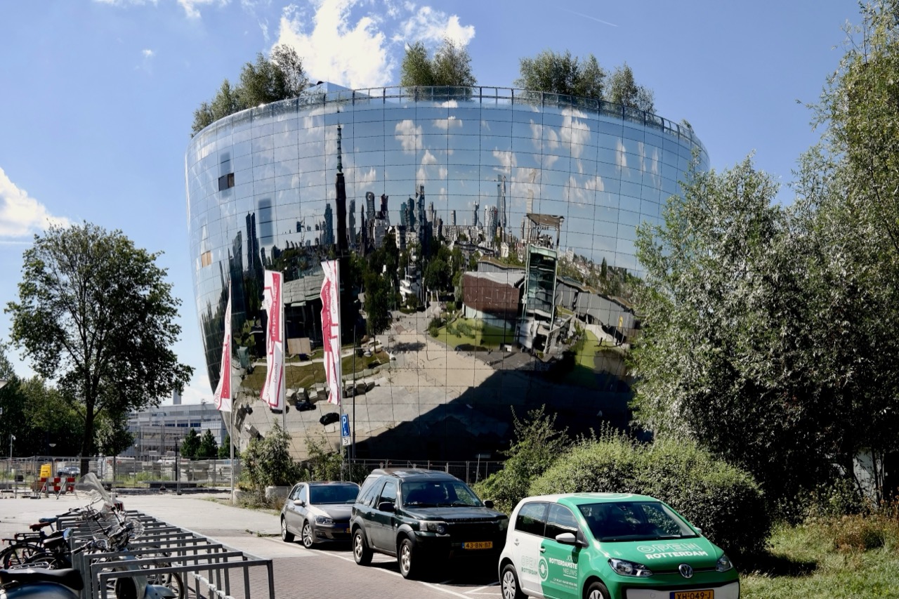 ロッテルダム · Depot Boijmans Van Beuningen。都心の公園のなかに建て、入場料を取る。ⓒChoinowski · CC BY-SA 4.0